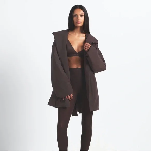 NWOT Nike x Skims Woven Nylon Wrap Coat in Phoenix Size Small - Picture 3 of 5